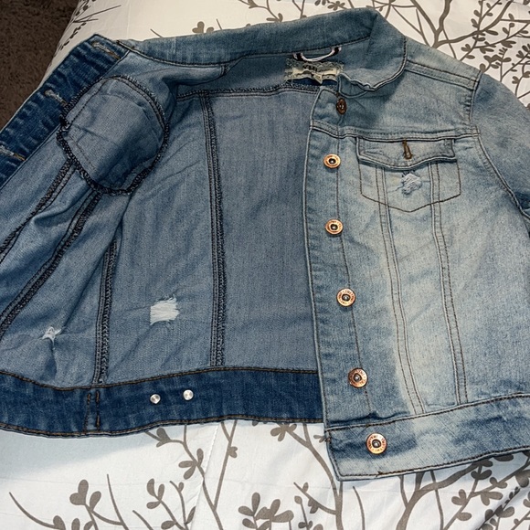 Jean jacket, size M, light washed denim! - Picture 3 of 5